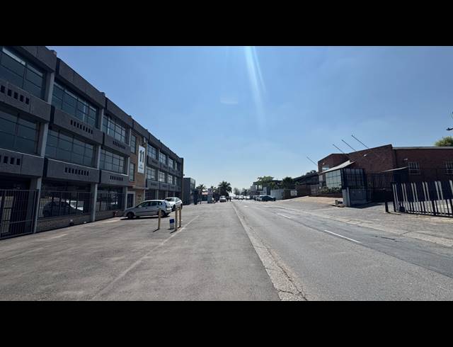 3,720M² WAREHOUSE TO LET IN WYNBERG